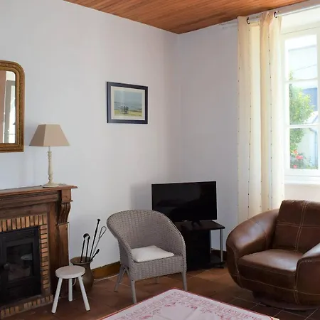 Maison A 100m De Tourony Avec Jardin Clos A - Ref 400 트레가스텔